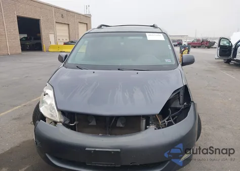 2010 Toyota Sienna Limited z USA, uszkodzony, nr VIN 5TDYK4CC7AS309098